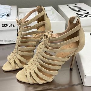Schultz pumps size 7 beige suede BNWT